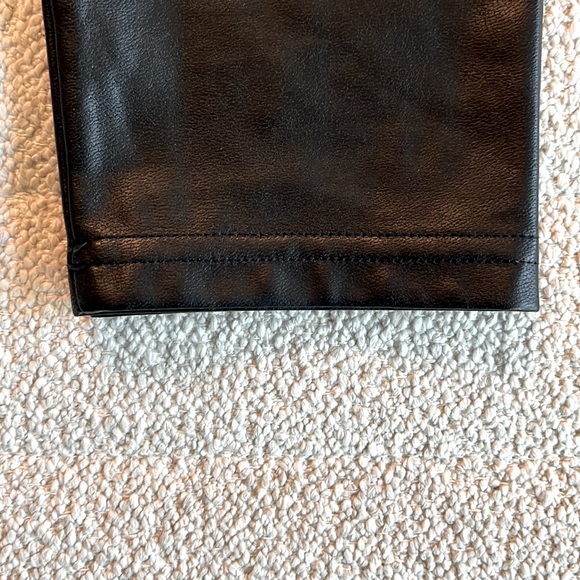 Wilfred Daria Pant Vegan Leather Black Leggings. Aritzia Cruelty Free Tights. - Picture 4 of 8